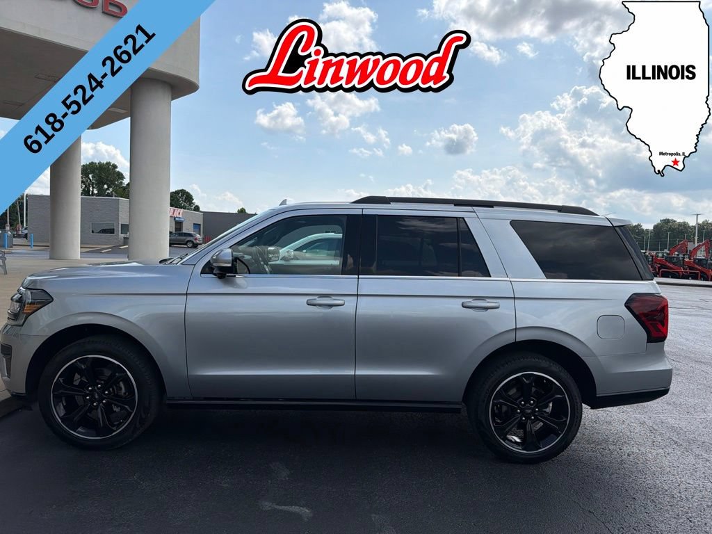 Used 2024 Ford Expedition Limited AWD/4WD image 4