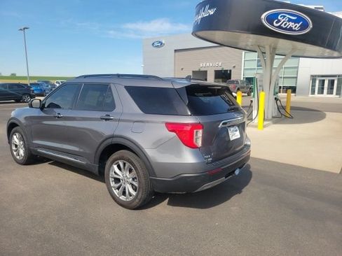 Used 2024 Ford Explorer XLT w/ Equipment Group 202A AWD/4WD image 3