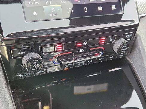 Used 2023 Jeep Grand Cherokee Altitude image 15