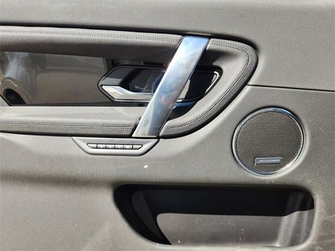 Used 2025 Land Rover Discovery Sport S image 22