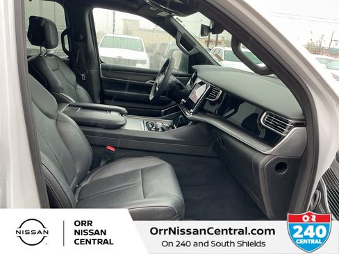Used 2023 Jeep Wagoneer L Series III w/ Premium Group I image 11