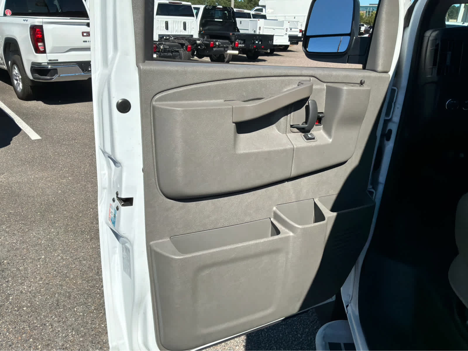 Used 2025 GMC Savana 2500 w/ Driver Convenience Package RWD image 17