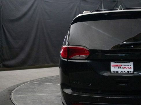 Used 2019 Chrysler Pacifica Limited w/ Advanced Safetytec Group image 12