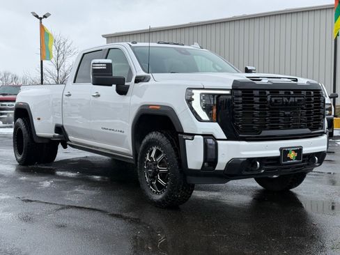 Used 2024 GMC Sierra 3500 Denali Ultimate image 2