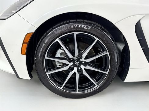 Certified 2025 Toyota GR86 image 12