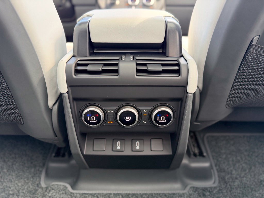 New 2026 Land Rover Defender 110 X-Dynamic SE AWD/4WD image 16