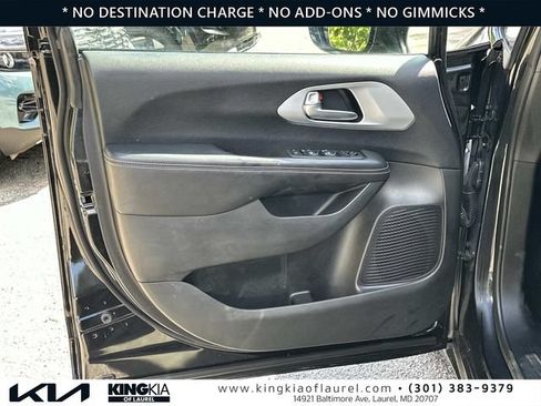 Used 2021 Chrysler Pacifica Touring w/ S Appearance Package FWD image 19