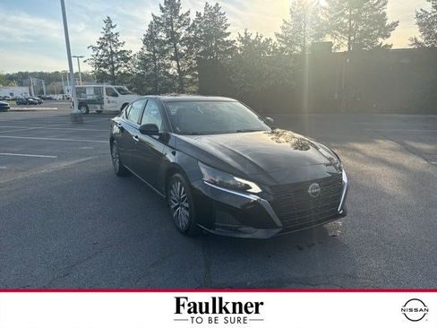 Certified 2023 Nissan Altima 2.5 SV w/ SV Premium Package image 1