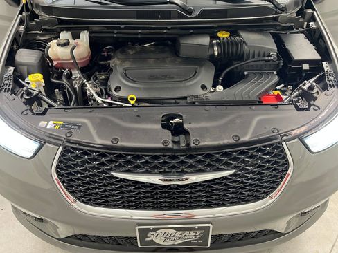 Used 2025 Chrysler Pacifica Select FWD image 76