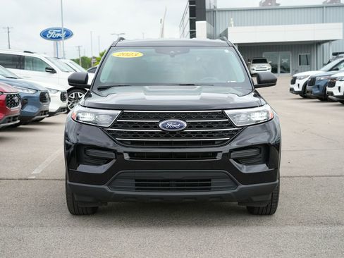 Used 2023 Ford Explorer XLT AWD/4WD image 2