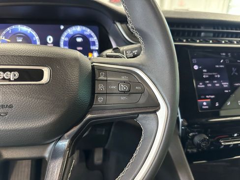 Used 2023 Jeep Grand Cherokee L Laredo image 18