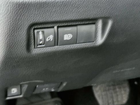 Used 2022 Toyota RAV4 LE AWD/4WD image 11
