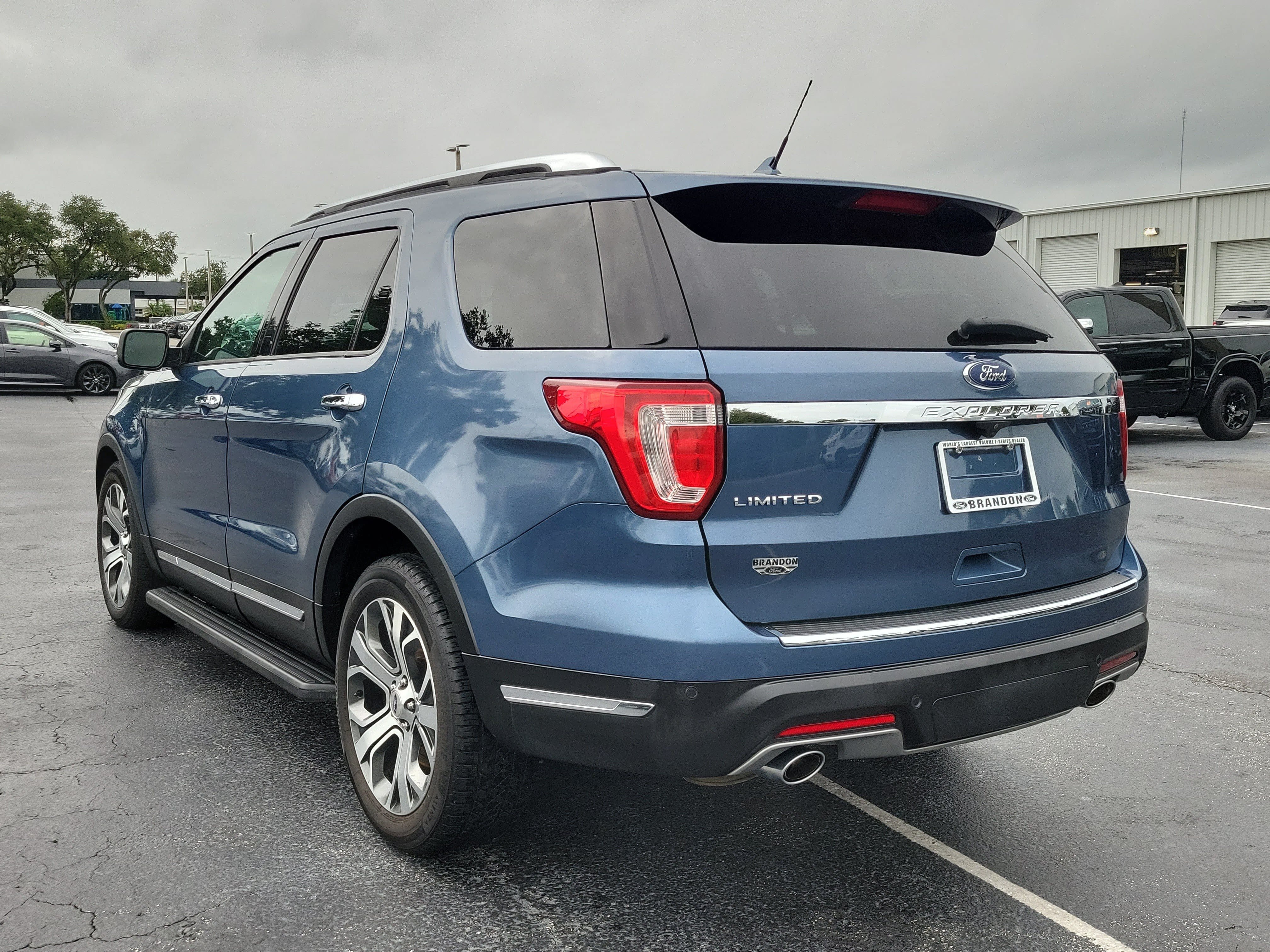 Used 2019 Ford Explorer Limited w/ Limited Luxury Package FWD image 7