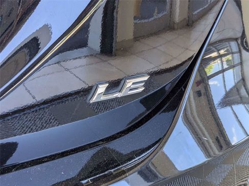 Used 2022 Toyota Camry LE w/ Convenience Package FWD image 8