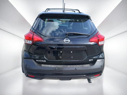 Used 2020 Nissan Kicks SR w/ SR Premium Package FWD image 6