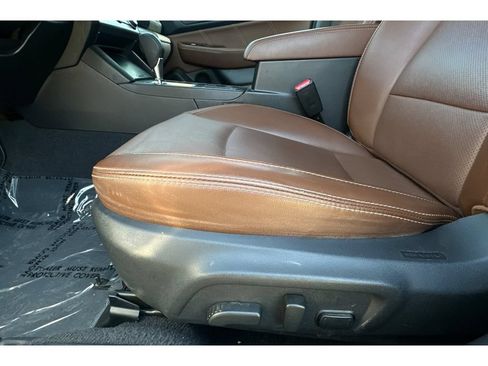 Used 2017 Subaru Outback 3.6R Touring AWD/4WD image 13