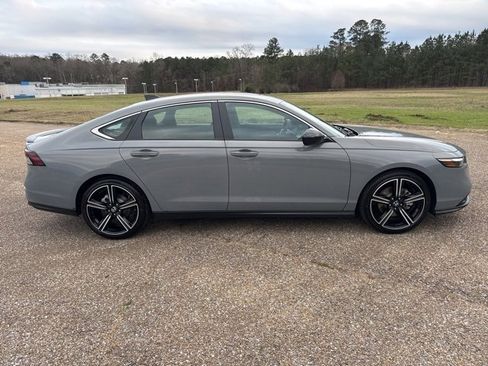 Used 2025 Honda Accord Sport image 7