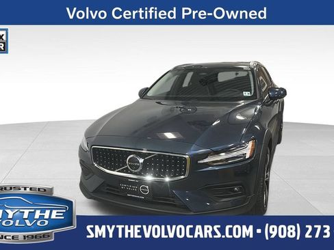 Certified 2025 Volvo V60 B5 Cross Country Plus AWD/4WD image 1