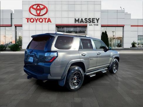 Used 2018 Toyota 4Runner SR5 image 3