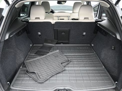 Certified 2022 Volvo XC40 T5 Momentum w/ Premium Package AWD/4WD image 18