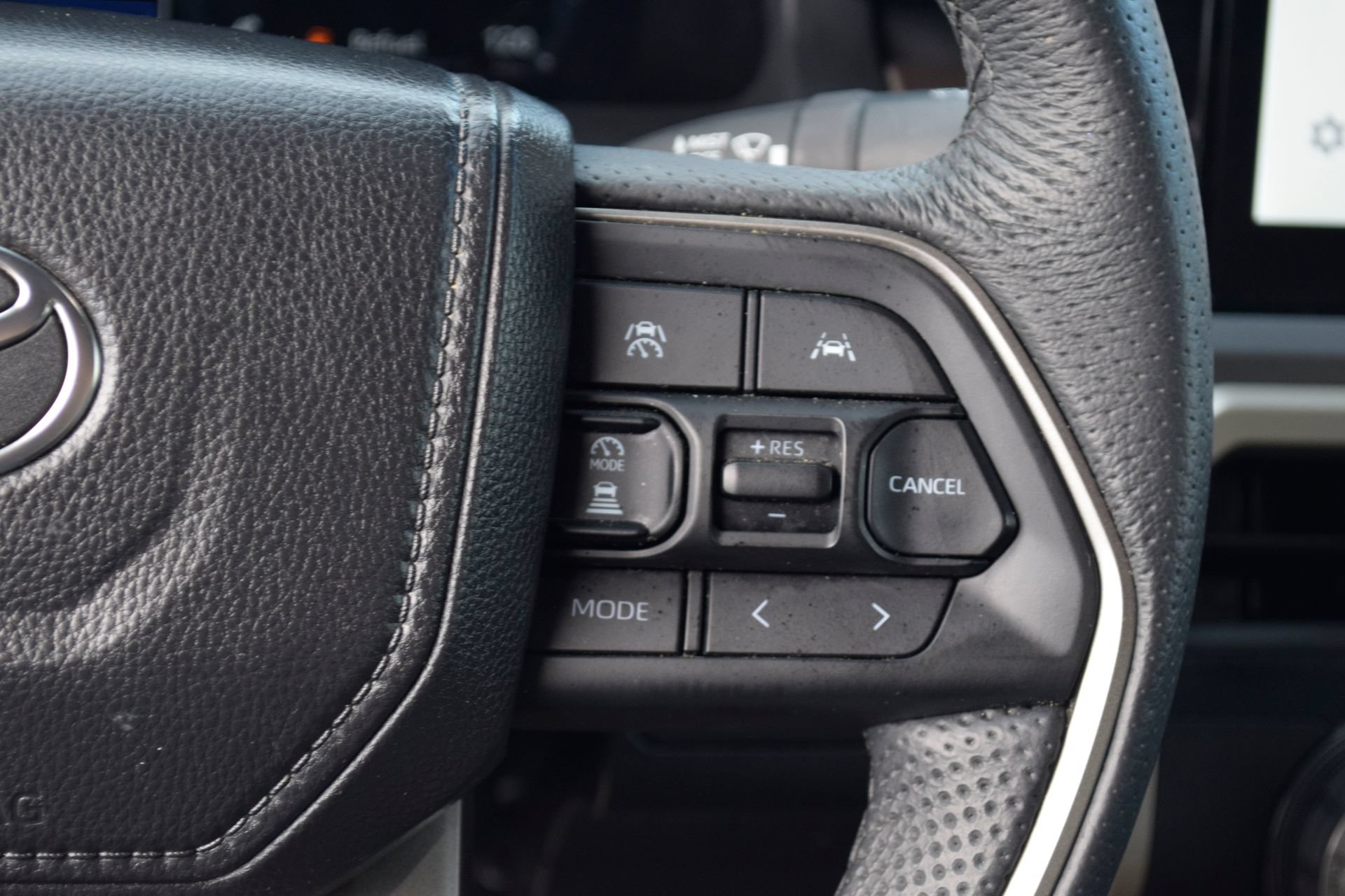 Used 2025 Toyota Tacoma TRD Off-Road AWD/4WD image 7