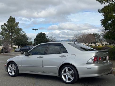 Used 2005 Lexus IS 300 image 3