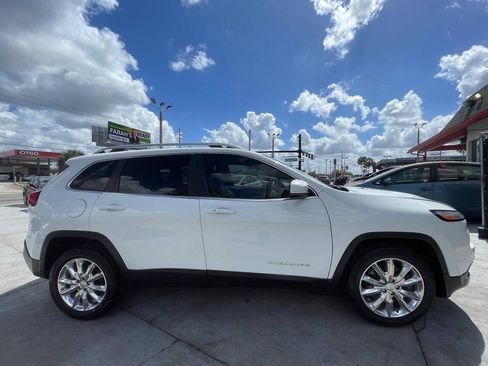 Used 2017 Jeep Cherokee Limited FWD image 3