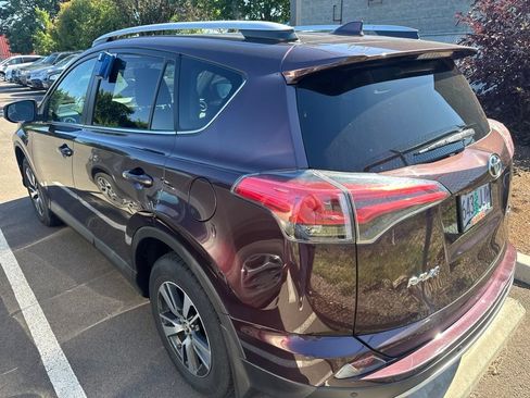 Used 2016 Toyota RAV4 XLE w/ Convenience Package AWD/4WD image 2