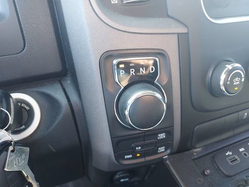 Used 2022 RAM 1500 4x4 Crew Cab Classic w/ Chrome Appearance Group image 24