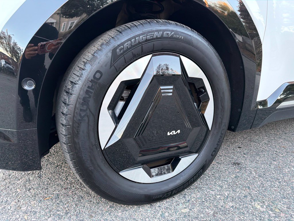 Certified 2024 Kia EV9 Land AWD/4WD image 12