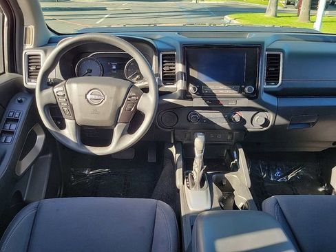 Used 2023 Nissan Frontier SV w/ Tow Package image 8