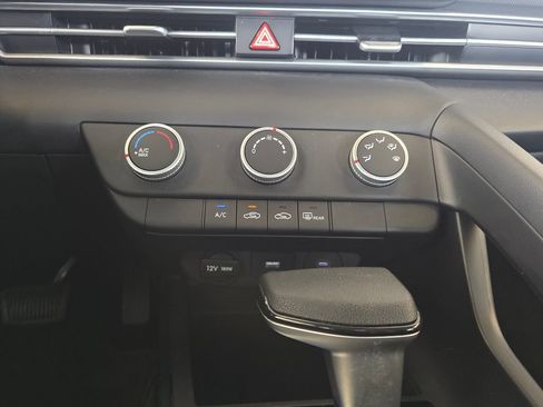 Used 2025 Hyundai Elantra SE FWD image 23