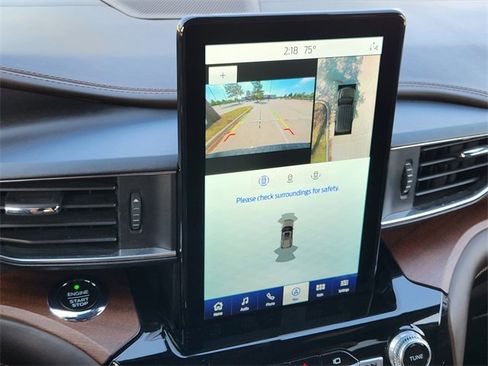 Used 2021 Ford Explorer King Ranch w/ Premium Technology Package image 18