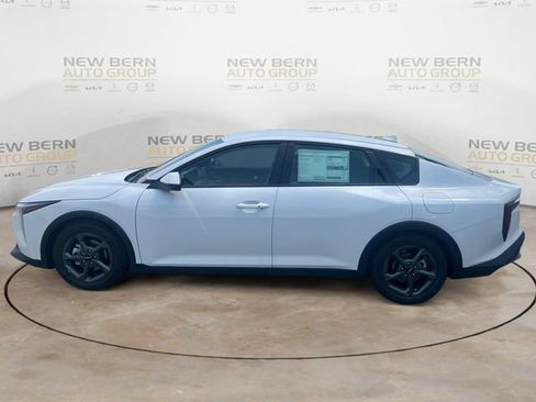 New 2026 Kia K4 FWD image 2