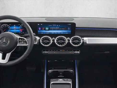 Used 2026 Mercedes-Benz GLB 250 4MATIC image 25