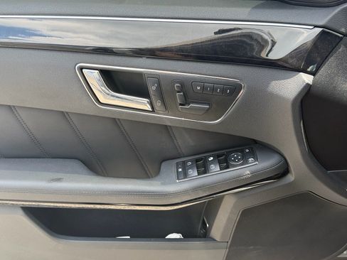 Used 2010 Mercedes-Benz E 350 4MATIC Sedan image 32