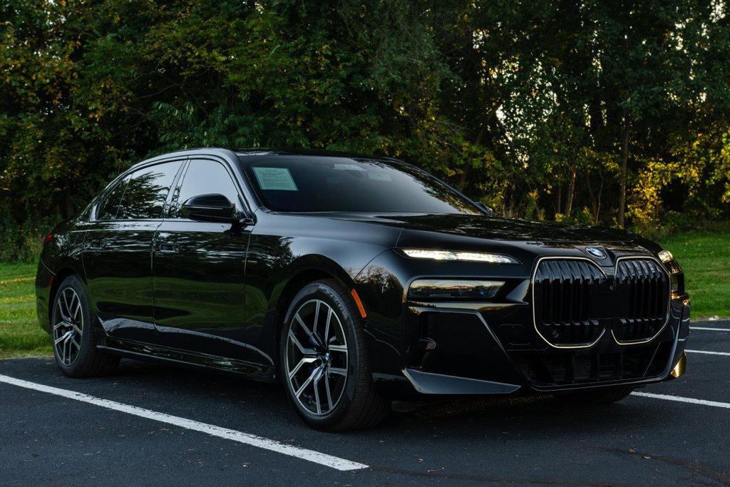 Certified 2024 BMW 760i xDrive w/ Executive Package AWD/4WD image 11