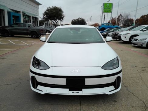 Used 2024 Hyundai Ioniq 6 SEL image 2
