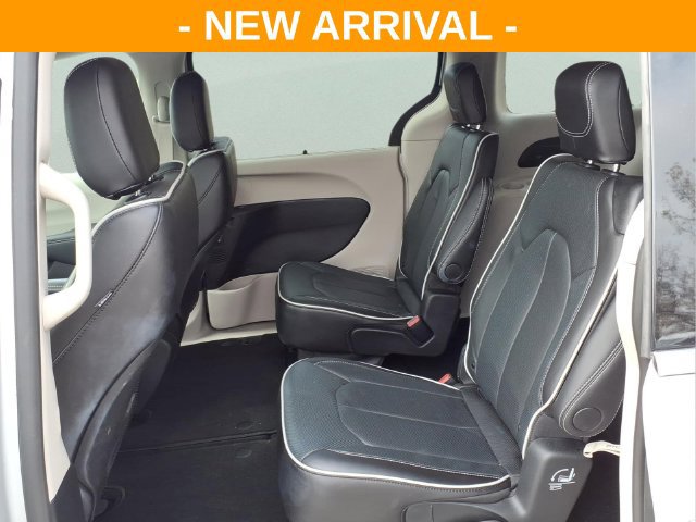 Used 2024 Chrysler Pacifica Limited FWD image 12