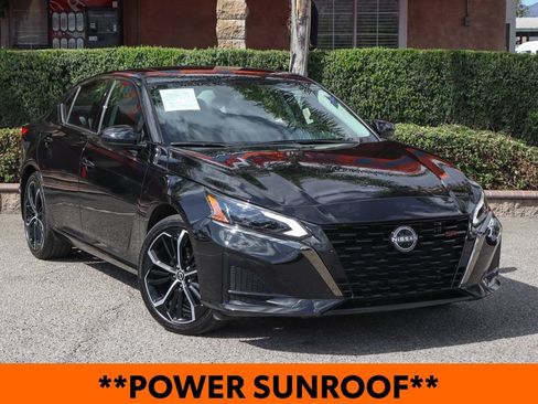 Used 2025 Nissan Altima 2.5 SR w/ SR Premium Package FWD image 2
