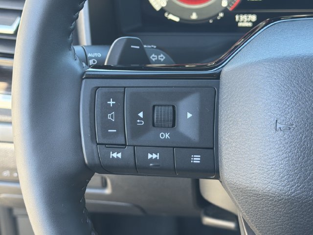 Certified 2025 Nissan Rogue Platinum AWD/4WD image 27