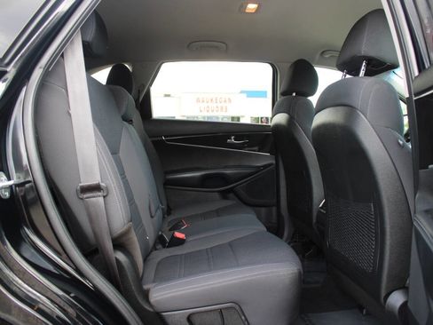 Used 2018 Kia Sorento FWD image 13