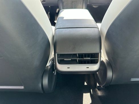 Used 2023 Tesla Model 3 Standard Range image 33