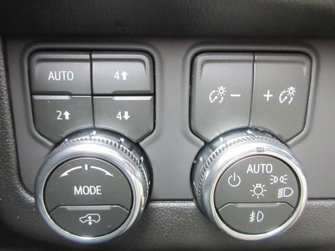 New 2026 GMC Yukon AT4 w/ AT4 Premium Plus Package AWD/4WD image 17
