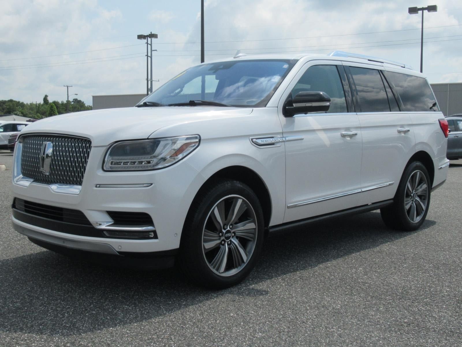 Used 2019 Lincoln Navigator Reserve AWD/4WD image 3