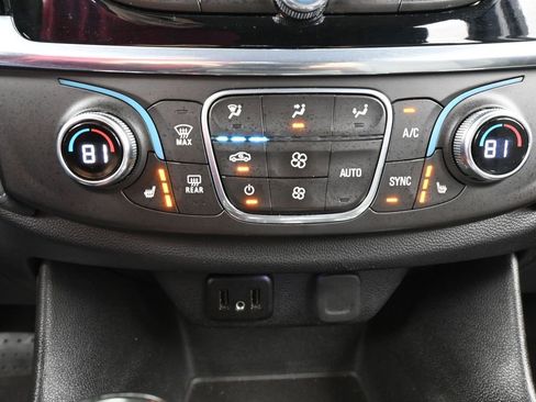 Used 2018 Chevrolet Traverse LT image 24