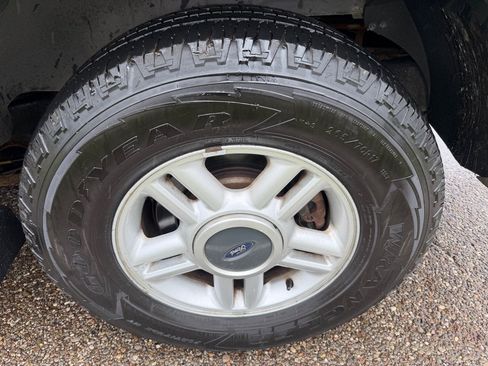 Used 2003 Ford Expedition XLT AWD/4WD image 19