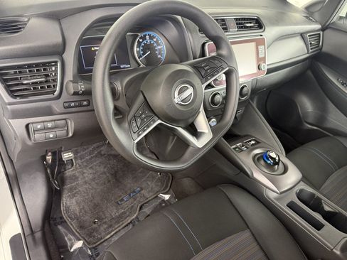 Used 2025 Nissan Leaf S FWD image 15
