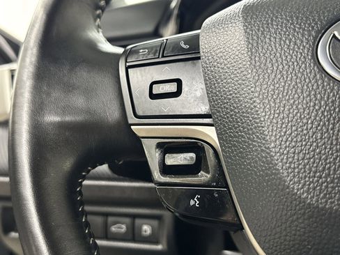 Used 2025 Toyota Camry SE w/ Convenience Package image 37