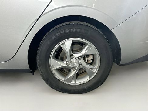 Used 2021 Hyundai Elantra SE FWD image 11